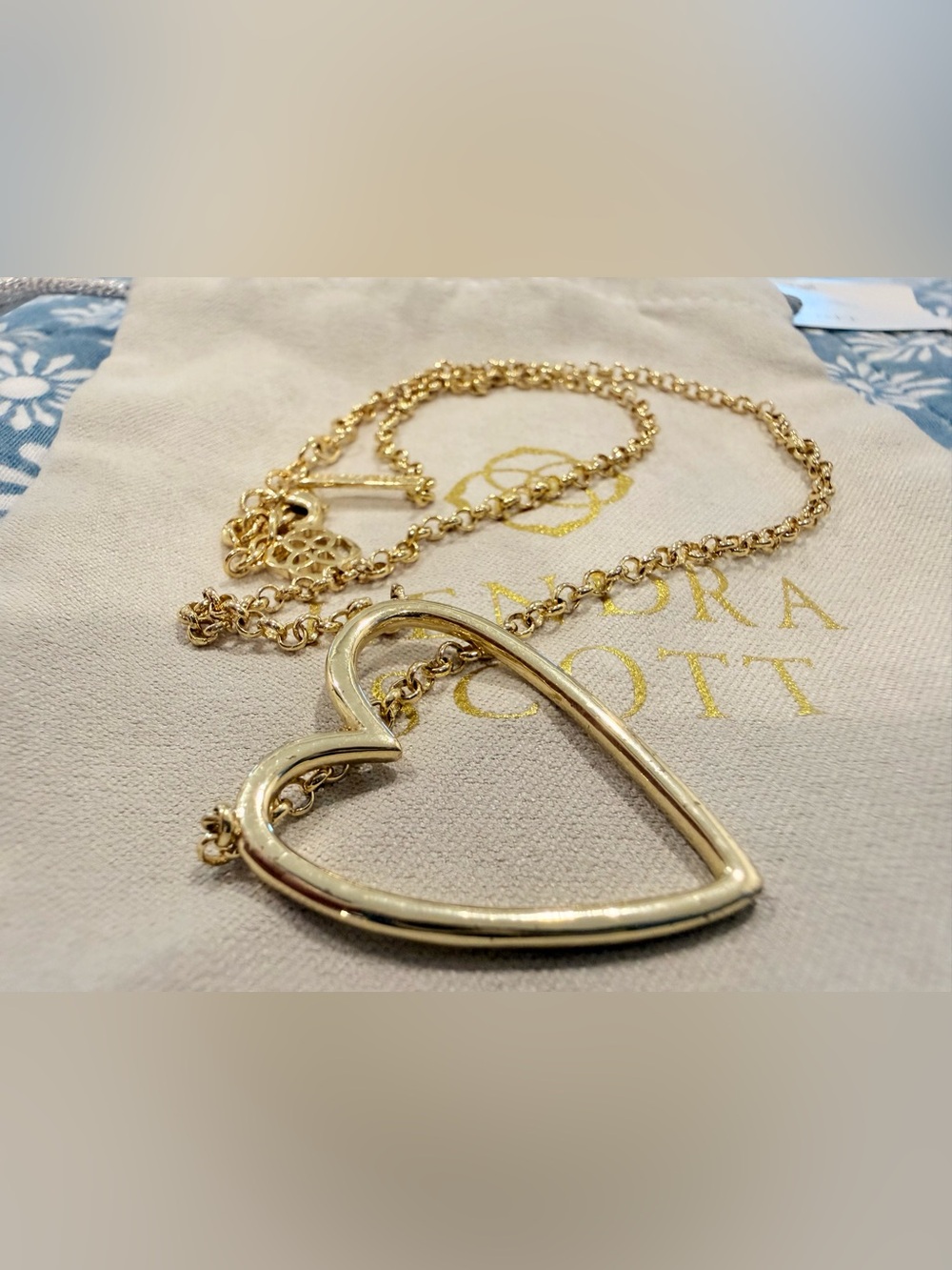 Kendra Scott Ansley Open Heart Pendant Necklace - Gold, GUC! - Picture 5 of 8